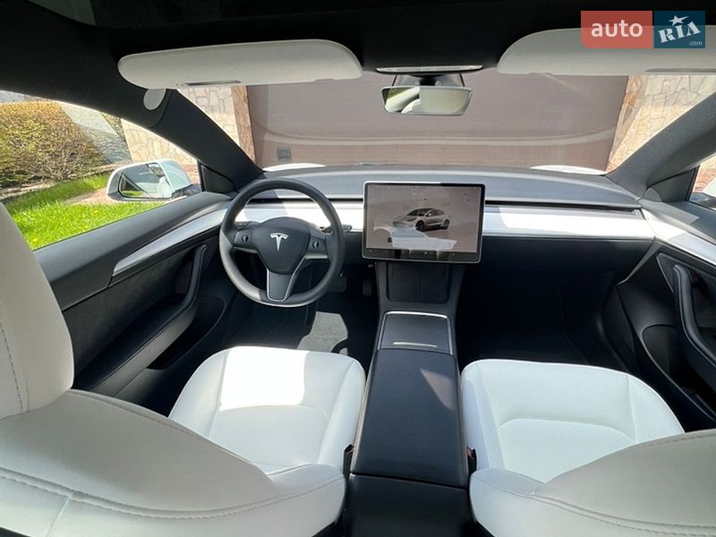 Седан Tesla Model 3 2023 в Києві