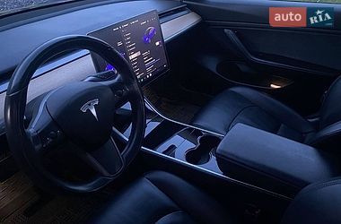 Седан Tesla Model 3 2018 в Рокитном