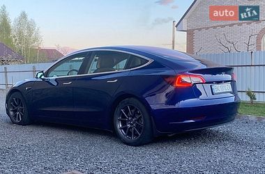 Седан Tesla Model 3 2018 в Рокитном