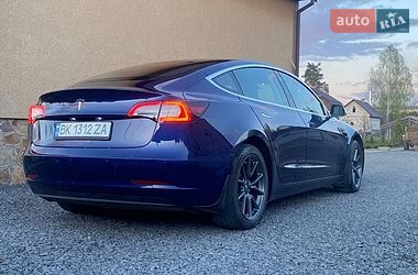 Седан Tesla Model 3 2018 в Рокитном