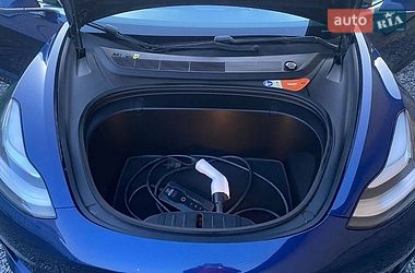 Седан Tesla Model 3 2018 в Рокитном