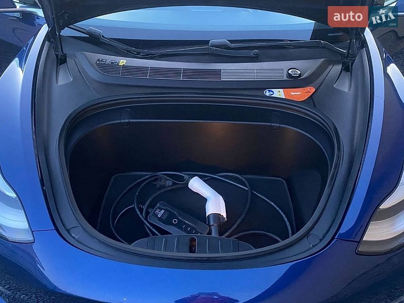 Седан Tesla Model 3 2018 в Рокитном