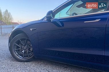 Седан Tesla Model 3 2018 в Рокитном