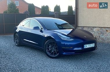 Седан Tesla Model 3 2018 в Рокитном