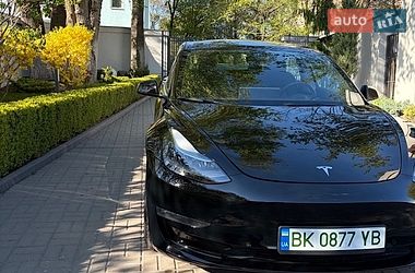 Седан Tesla Model 3 2022 в Ровно