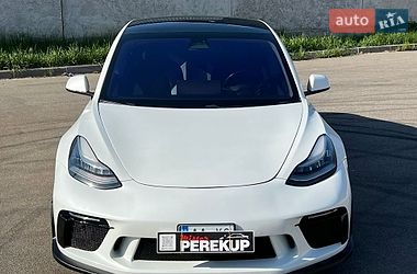 Седан Tesla Model 3 2019 в Киеве