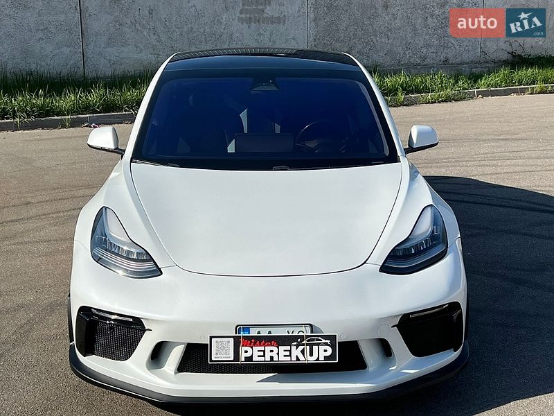 Седан Tesla Model 3 2019 в Киеве