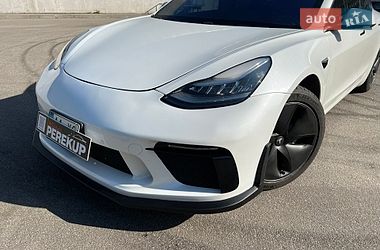 Седан Tesla Model 3 2019 в Киеве