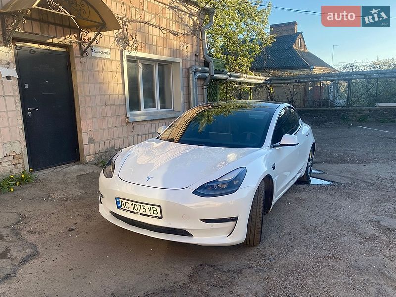 Седан Tesla Model 3 2021 в Луцке
