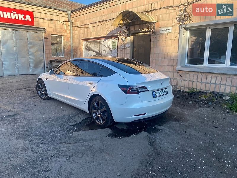 Седан Tesla Model 3 2021 в Луцке
