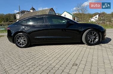 Седан Tesla Model 3 2022 в Львове