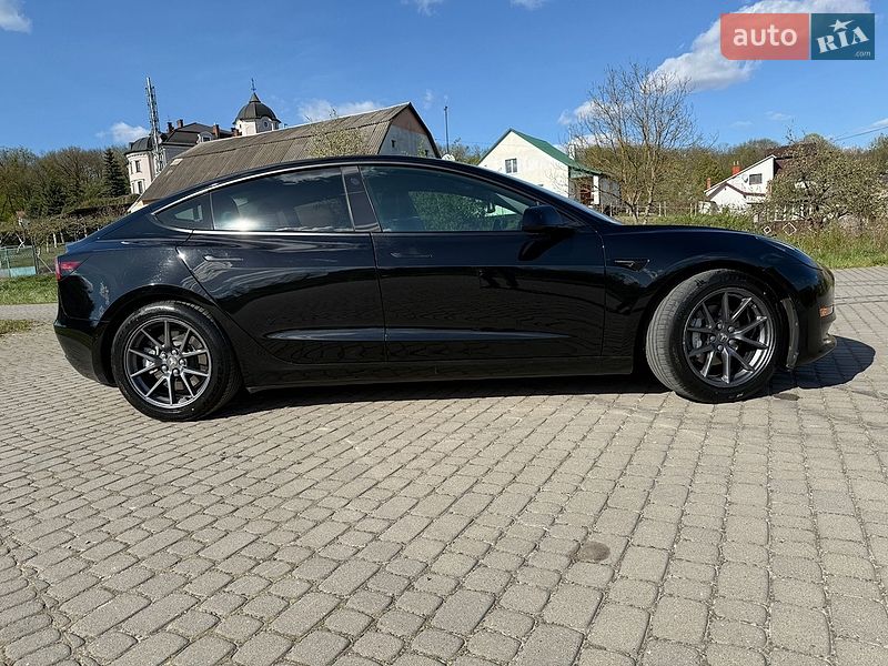 Седан Tesla Model 3 2022 в Львове