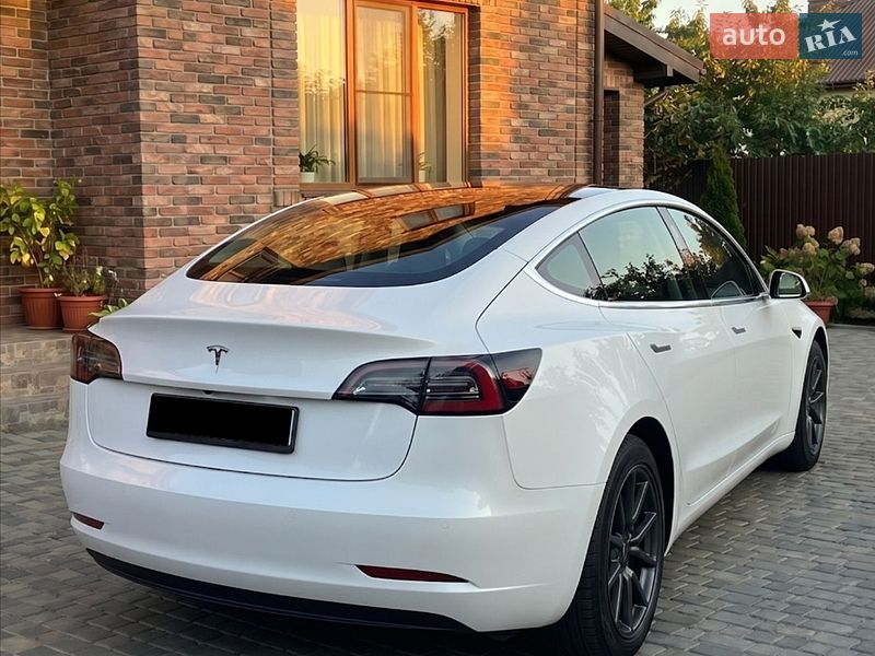 Седан Tesla Model 3 2020 в Кропивницком