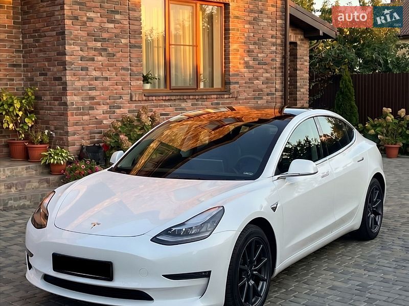 Tesla Model 3 2020