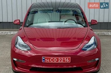 Седан Tesla Model 3 2023 в Чернівцях