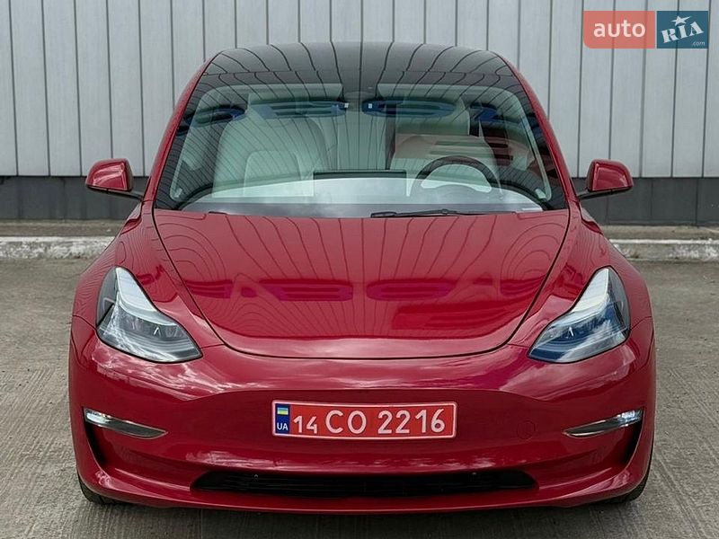 Седан Tesla Model 3 2023 в Чернівцях