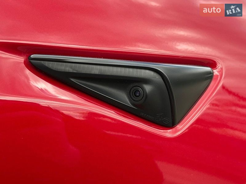 Седан Tesla Model 3 2023 в Чернівцях