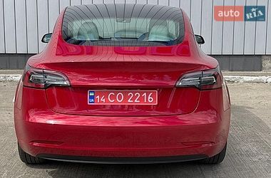 Седан Tesla Model 3 2023 в Чернівцях