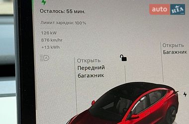 Седан Tesla Model 3 2023 в Чернівцях