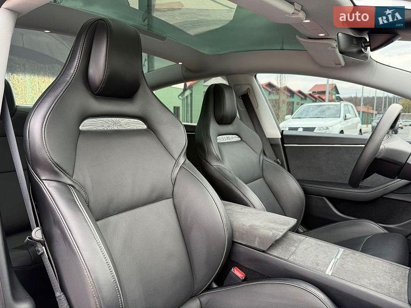 Седан Tesla Model 3 2024 в Ірпені