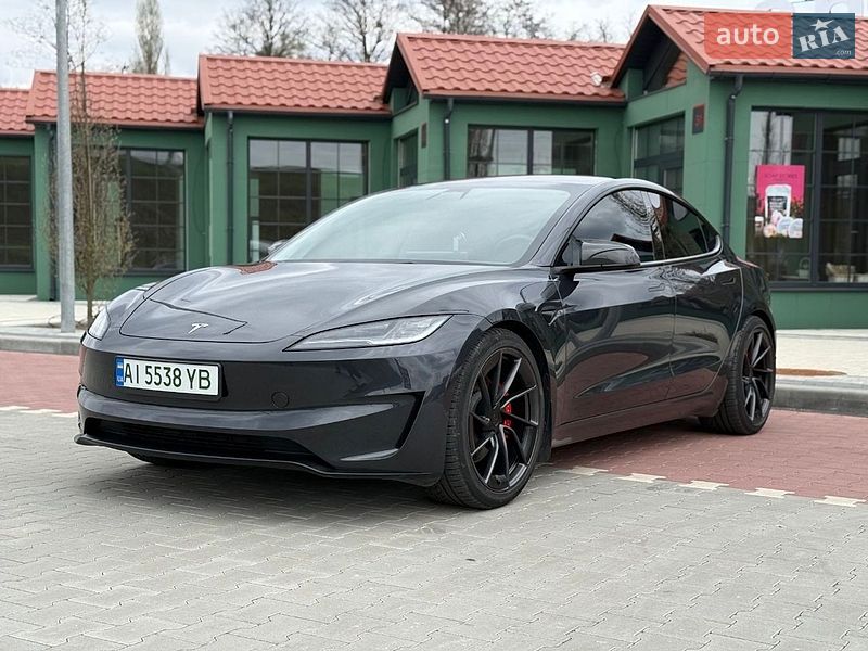 Седан Tesla Model 3 2024 в Ірпені