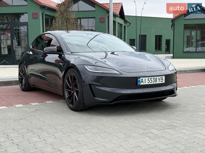 Седан Tesla Model 3 2024 в Ірпені