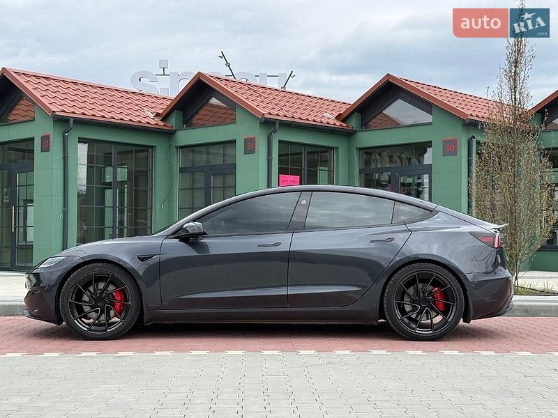 Седан Tesla Model 3 2024 в Ірпені
