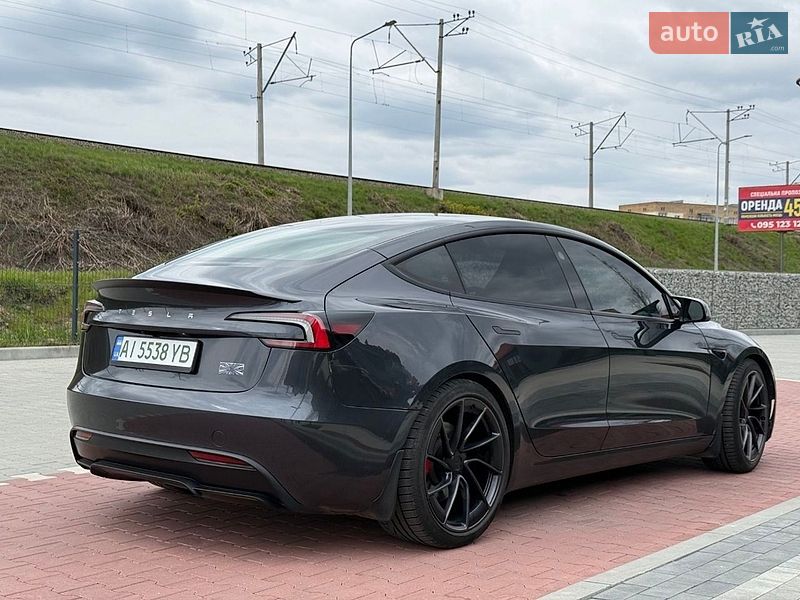 Седан Tesla Model 3 2024 в Ірпені
