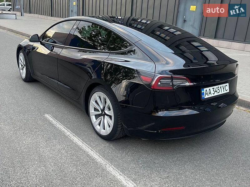 Седан Tesla Model 3 2020 в Киеве
