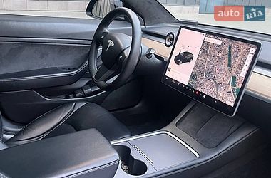 Седан Tesla Model 3 2020 в Києві