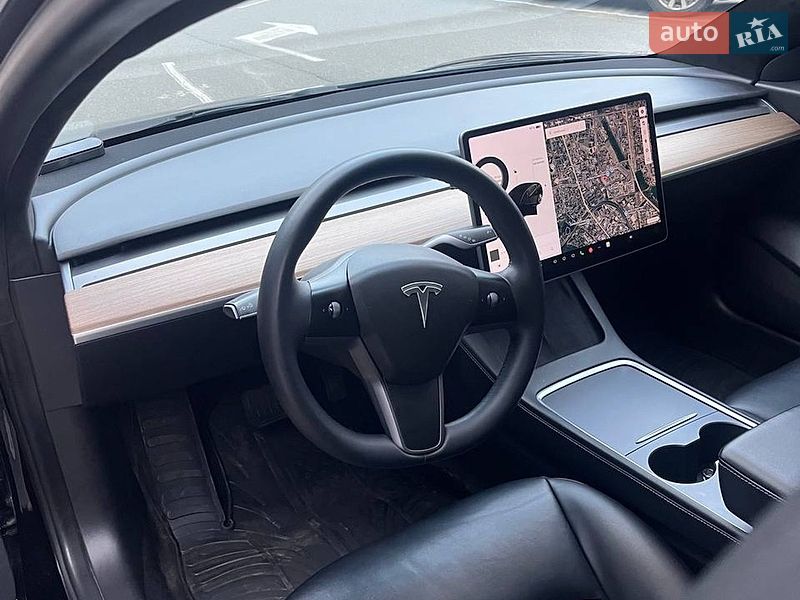 Седан Tesla Model 3 2020 в Києві