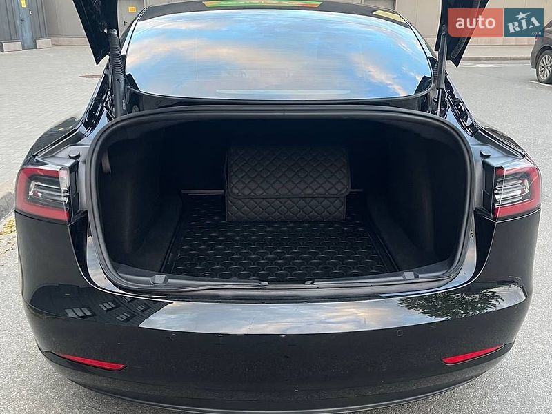 Седан Tesla Model 3 2020 в Киеве