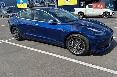 Седан Tesla Model 3 2020 в Чернигове