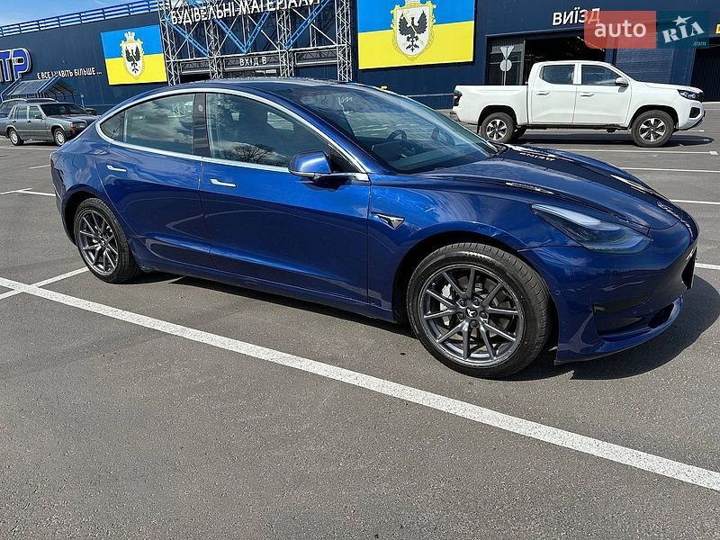 Седан Tesla Model 3 2020 в Чернигове