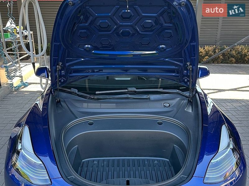 Седан Tesla Model 3 2020 в Киеве