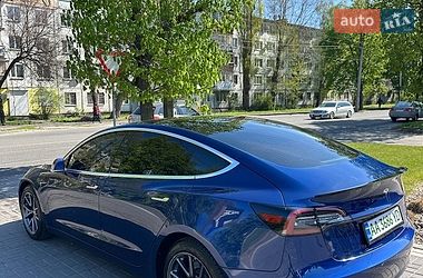 Седан Tesla Model 3 2020 в Киеве