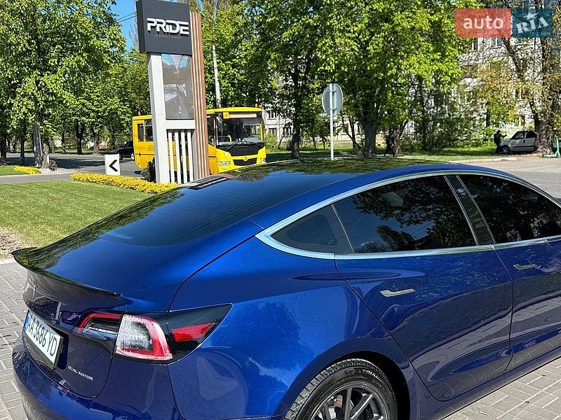 Седан Tesla Model 3 2020 в Киеве