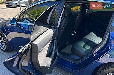 Седан Tesla Model 3 2020 в Киеве