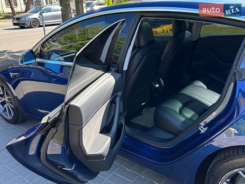 Седан Tesla Model 3 2020 в Киеве