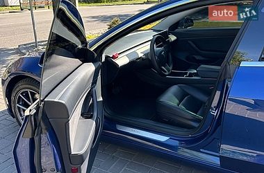 Седан Tesla Model 3 2020 в Киеве