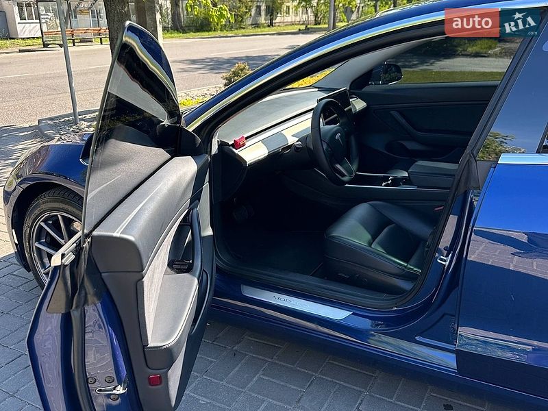 Седан Tesla Model 3 2020 в Киеве