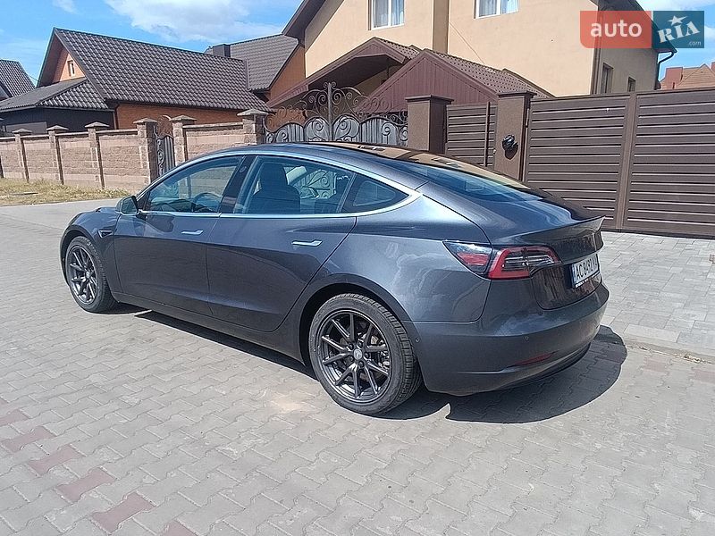 Седан Tesla Model 3 2018 в Луцке