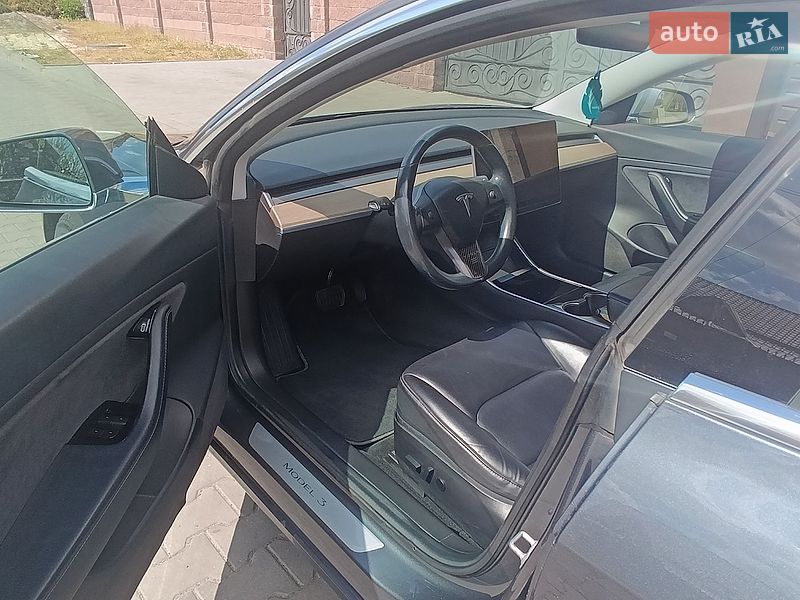 Седан Tesla Model 3 2018 в Луцке