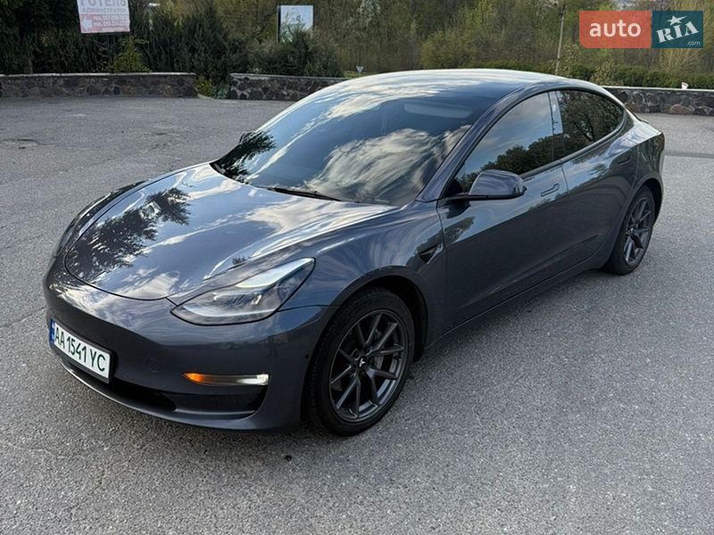 Седан Tesla Model 3 2022 в Києві