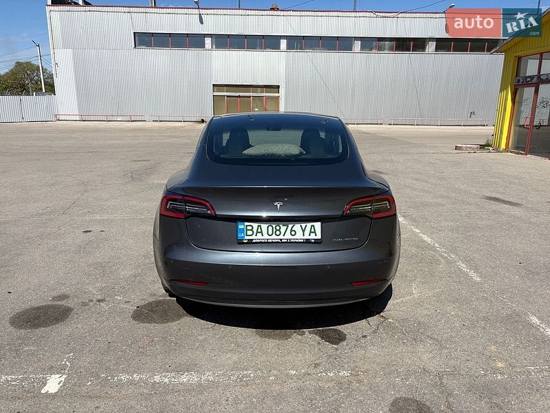 Седан Tesla Model 3 2022 в Кропивницком