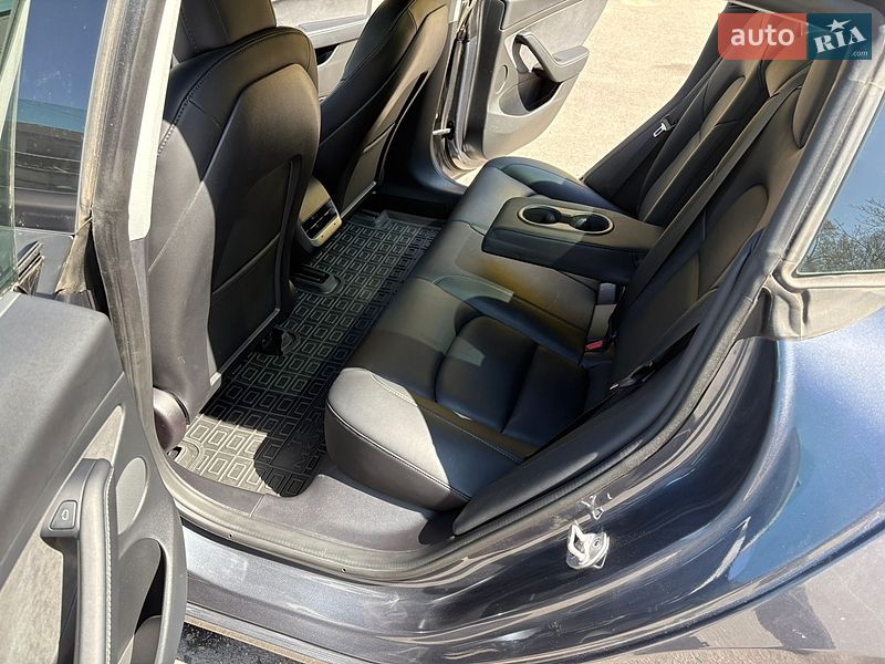 Седан Tesla Model 3 2022 в Кропивницком