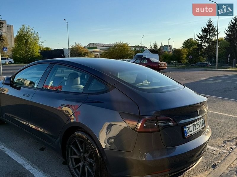 Седан Tesla Model 3 2022 в Львове