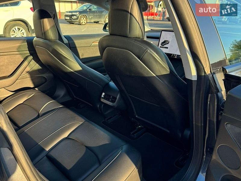Седан Tesla Model 3 2022 в Львове
