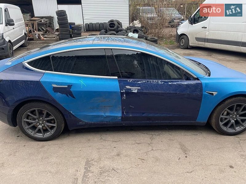 Седан Tesla Model 3 2018 в Киеве