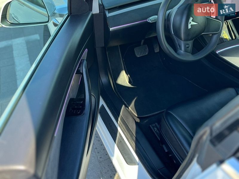 Седан Tesla Model 3 2019 в Луцьку